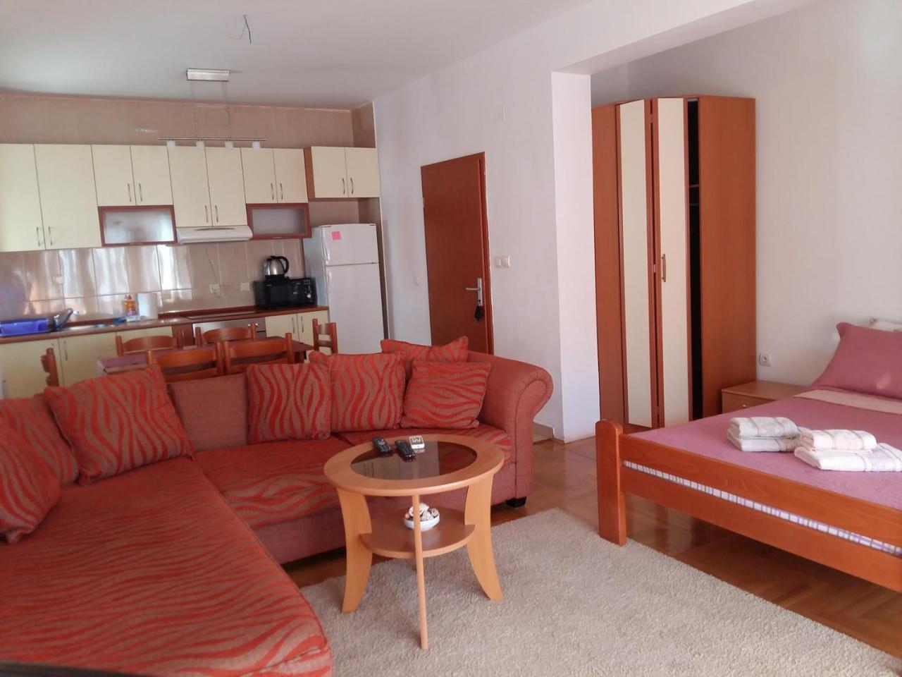 Lazar Apartments Petrovac Kültér fotó